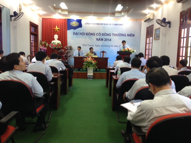 Đ/C Đặng Minh Hiến - giám đốc công ty thông qua Báo cáo